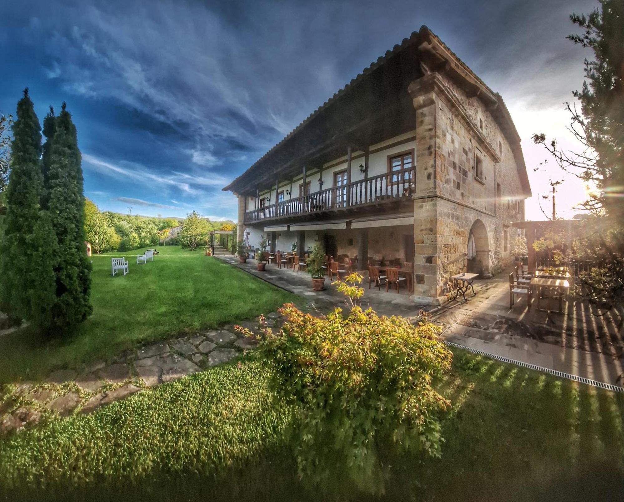 Palacion De Тоньянес Экстерьер фото